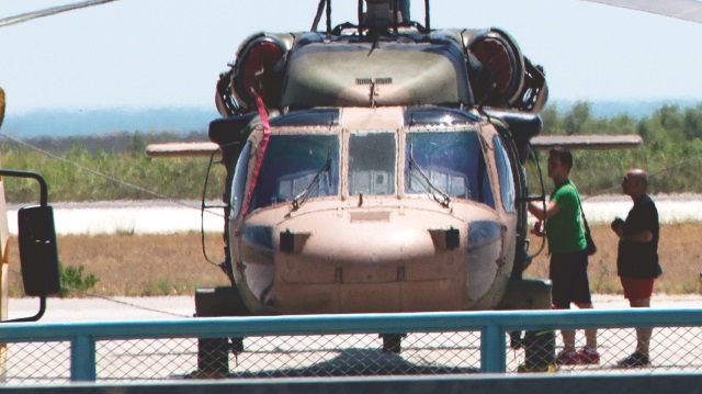 Helikopter Dedeağaç’a giden TSK personeli tarafından teslim alındı.