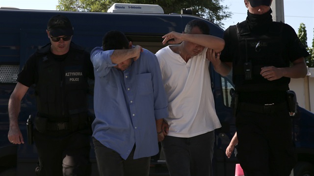 Fetullahçı Terör Örgütünün (FETÖ) darbe girişimine katıldıktan sonra askeri bir helikopterle Yunanistan'a kaçan 8 asker Dedeağaç Adliyesine getirildi.