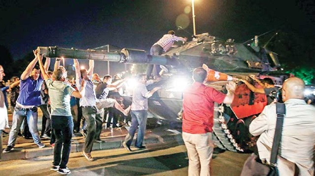 FETÖ'cü hainlerin darbe girişimi, vatandaşların gücüyle sona ererken, bu yaşananlar sporu da yakından etkiledi.