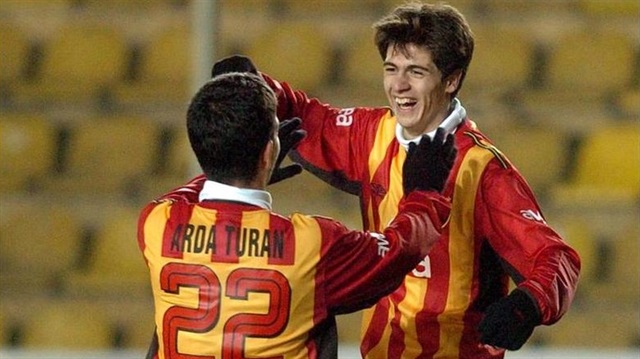 Cafercan Aksu, Arda Turan ile birlikte Galatasaray altyapısından çıkan gelecek vaadeden futbolcular arasında gösteriliyordı. 