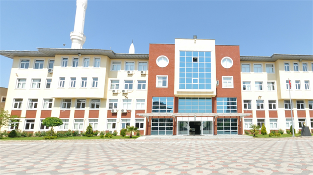 Türkiye'nin ilk Anadolu imam hatip lisesi olarak kurulan KAİHL'nin ilk mezunlarını verdiği 1993 yılında verdi. 