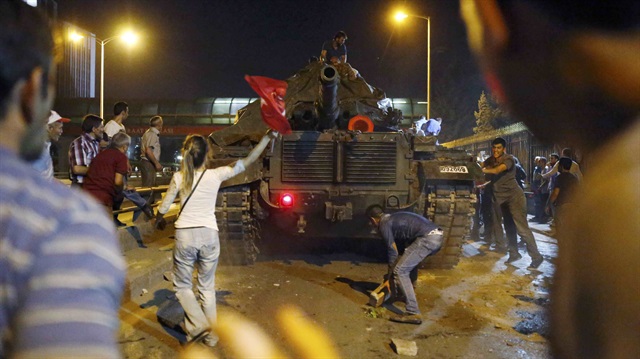 15 Temmuz darbe girişimi gecesi sokağa çıkan insanlar Google'da 'Tank nasıl durdurulur?' araması yaptı.