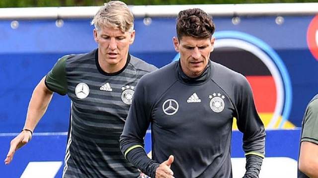 Bastian Schweinsteiger ile Mario Gomez, EURO 2016'da Almanya kadrosunda yer almıştı.