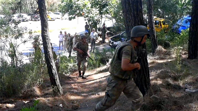 Cumhurbaşkanı Erdoğan'ın Marmaris'te kaldığı otele saldıran darbeci askerlerden biri daha yakalandı. 