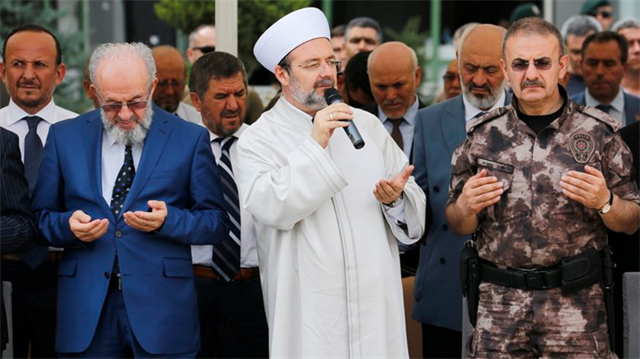 Diyanet İşleri Başkanı Mehmet Görmez, 81 il müftüsü ile demokrasi şehitleri için dua etti.