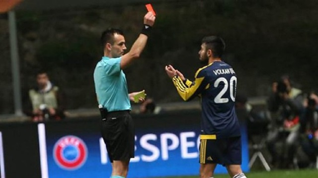 Volkan Şen, Braga maçında gördüğü kırmızı kart sonrası hakem Ivan Bebek'i protesto etmişti.