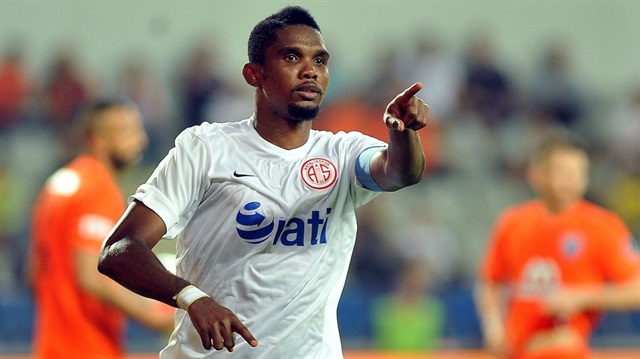 Gomez'in gidişinin ardından yeni bir golcü arayan Beşiktaş'ın gündeminde Samuel Eto'o yer alıyor. Golcü oyuncu geçen sezonu 20 gol 6 asistle tamamlamıştı.