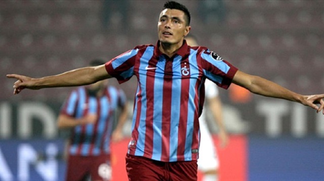 La Liga'dan gelen teklife sıcak bakan Cardozo takımdan ayrılırsa, Trabzonspor büyük bir kazanç sağlayacak.