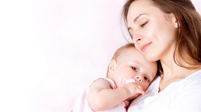 Bebeklerde diş sağlığına dikkat çeken uzmanlar ebeveynleri uyardı.