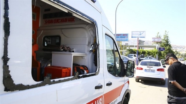 Hain askerlerin  açtığı ateş sonucu ambulanslar zarar gördü.