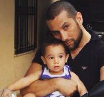 2 çocuk babası Murat Naiboğlu, Türk Telekom önünde yolunu kesen darbecilere 'Ne yapıyorsunuz?' dediği için şehit edildi.  
