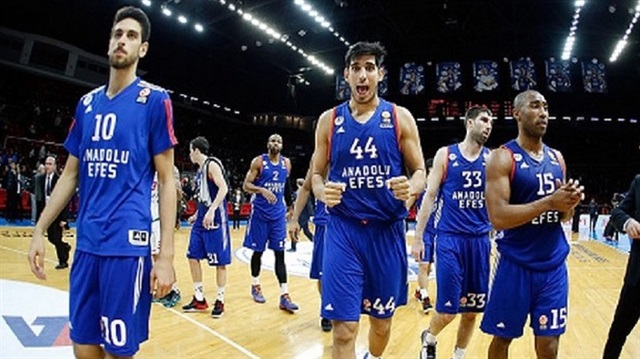 Anadolu Efes'in serbest bıraktığı Ahmet Düverioğlu ile Fenerbahçe 3 yıllık sözleşme imzaladı.