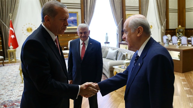 Cumhurbaşkanı Erdoğan, FETÖ darbe girişimine karşı tutumları nedeniyle liderlere teşekkür edecek ve önerilerini alacak.