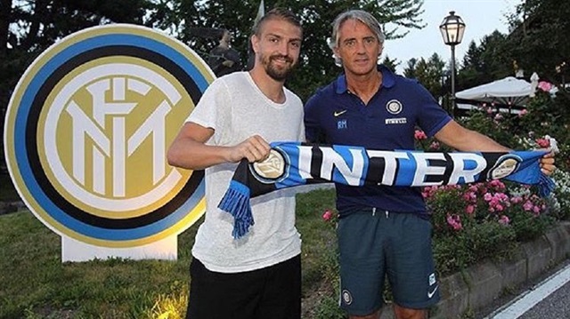 Inter Teknik Direktörü Roberto Mancini, Caner Erkin'in transferini bizzat istediğini ifade etmişti. İtalyan teknik adamın transfer politikasının kulübün yeni sahipleri tarafından onaylanmadığı ifade edildi.
