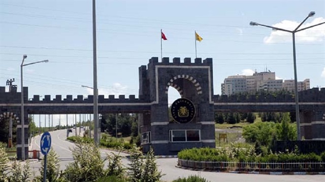 Dicle Üniversitesi Diyarbakır'da bulunuyor.