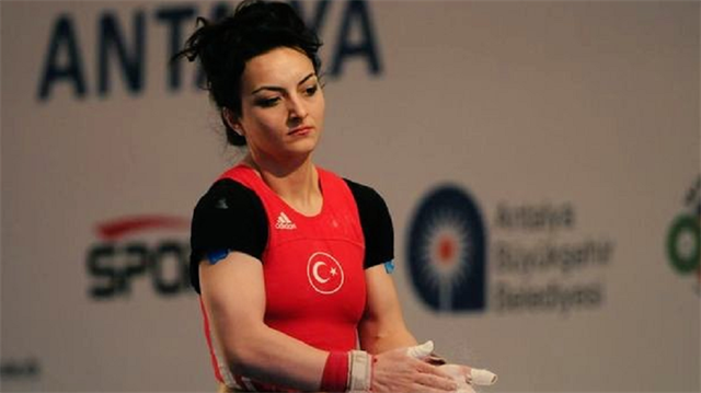 Sibel Özkan'ın dopingli çıktığı gerekçesiyle kazandığı gümüş madalyayı Uluslararası Halter Federasyonuna (IWF) iade edeceği açıklandı.
