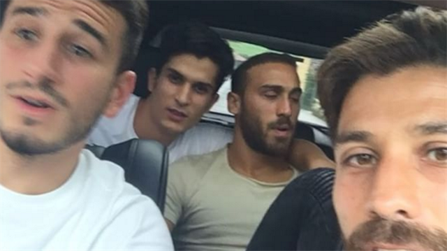 Beşiktaşlı futbolcuların arabada şarkı söylemedi sosyal medyanın en çok konuşulan konuları arasına girdi. 