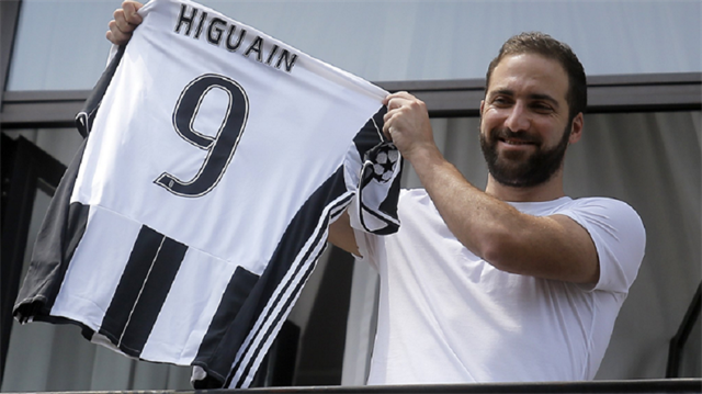 Higuain, Juventus'ta 9 numaralı formayla mücadele edecek.