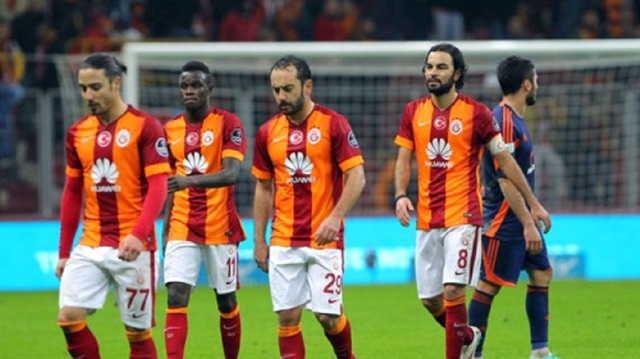 
Bursaspor, uzun süre sahalarda uzak kalacak Emre Taşdemir'in yerini Olcan Adın ile kapatma hedefinde...