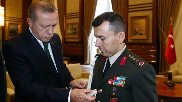 Cumhurbaşkanı Erdoğan ve hain Başyaver Albay Yazıcı
