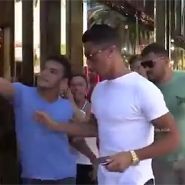 Cristiano Ronaldo'dan şok hareket!