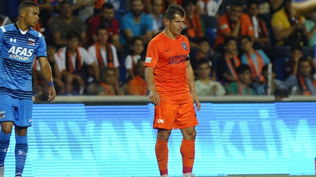 Emre Belözoğlu, Medipol Başakşehir-Rijeka maçıyla birlikte Avrupa Kupalarında en fazla forma giyen futbolcu oldu.