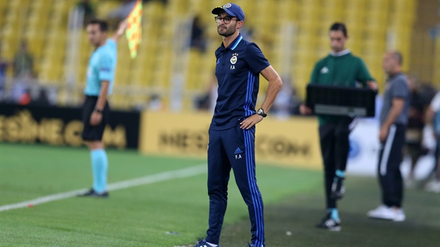 Fenerbahçe Yardımcı Teknik Direktörü Filipe Almeida, Pereira'nın cezalı olması sebebiyle takımın teknik direktörü pozisyonundaydı.