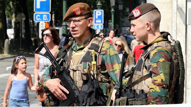 Arşiv- Önceki günlerde Belçika'da yapılan Ulusal Gün kutlamalarında terör saldırısı korkusu nedneiyle çok sayıda asker ve polis güvenlik önlemi almıştı.