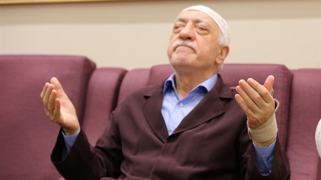 Gülen'in vaazlarının dinlendiği, bu toplantılara katılmayanların dışlandığı iddiası kayıtlara geçti.