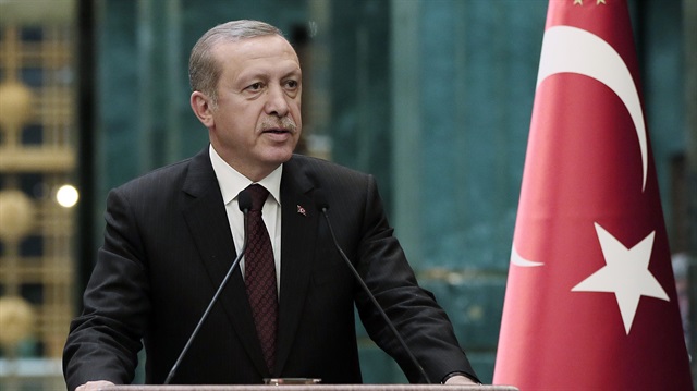 Cumhurbaşkanı Erdoğan, kendisine hakaret edenlere açtığı davaları bir defaya mahsus olarak geri çektiğini açıklamıştı. 