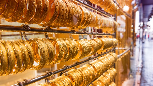 Altının kilogramı 130 bin 600 liraya yükseldi.

