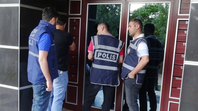 Aksaray merkezli 8 ilde FETÖ/PDY terör örgütüne yönelik düzenlenen eş zamanlı operasyonda 19 kişi gözaltına alınırken, 23 kişinin arandığı öğrenildi.