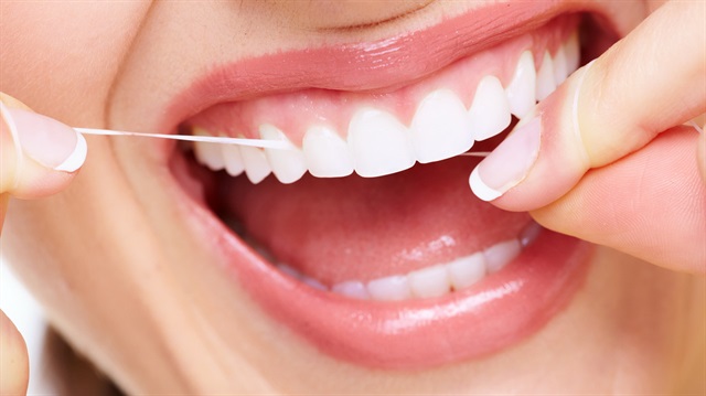 Yıllardır uzmanlar tarafından tavsiye edilen ve yararlı olduğu söylenen diş ipi, ABD'de yararlı bulunmuyor.