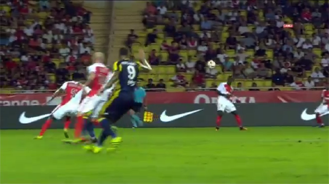 Monaco-Fenerbahçe maçında hakem Arturo Dias'ın kararları sarı lacivertlilerin tepkisini çekti. 
