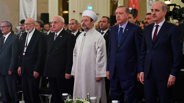 Dün gerçekleştirilen ve Cumhurbaşkanı Erdoğan, TBMM Başkanı Kahraman ve Hükümet Sözcüsü Kurtulmuş'un da katıldığı Olağanüstü Din Şurası'nın sonuç bildirgesi 17 maddeden oluşuyor.