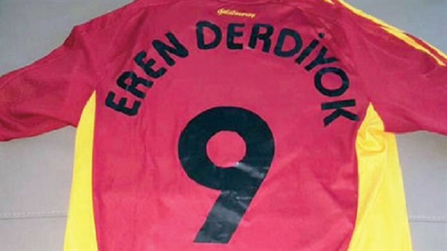 Eren Derdiyok, 2008 yılında babasına verilen Galatasaray formasının sırrını açıkladı. 