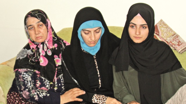 Fatma Demir (ortada)