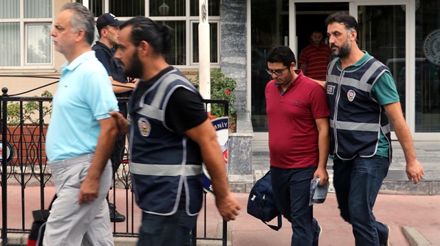 Samsun'da FETÖ/PDY soruşturması kapsamında gözaltına alınan ve aralarında iş adamları, il imamı ve örgütün para kasası olduğu öne sürülen muhasebecilerin de bulunduğu 34 kişi adliyeye sevk edildi. Polis, operasyon kapsamında 15 kilo altın ve 2.5 milyon lira paraya da el koydu.