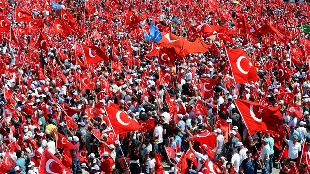 Türkiye'de bir yılda satılan bayrak satışına son 3 haftada ulaşıldı.