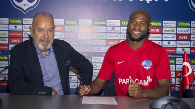 Kasımpaşa, Zürih'in forveti Franck Etoundi ile sözleşe imzaladı.