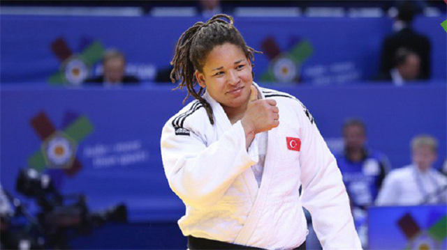Milli judocu Kayra Sayit çerek finale yükseldi.