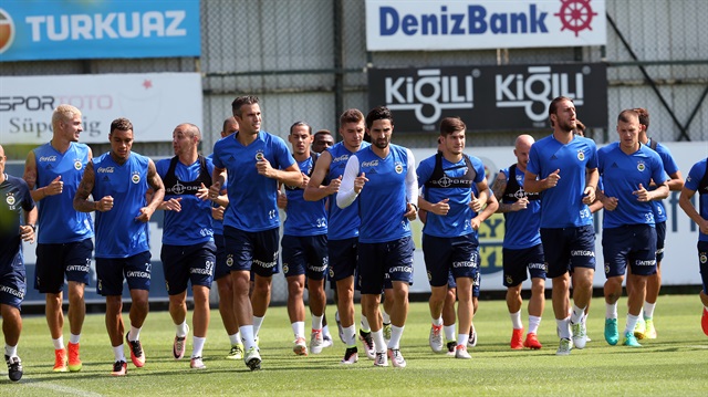 Vitor Pereira'nın gönderilme kararı sonrasında takımı kimin çalıştırdığı merak konusu oldu. Pereira antrenmanlara çıksa da takım başka bir ismin sorumluğunda.