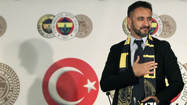 Fenerbahçe Teknik Direktörü Vitor Pereira'nın kulüpten izinsiz olarak Portekiz'e gittiği belirtildi. Sarı lacivertli kulüp hukuki işlemlerin başlatıldığını açıkladı. 