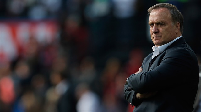 Dick Advocaat'ın Fenerbahçe ile anlaşması sosyal medyada ilginç mesajların atılmasına neden oldu.