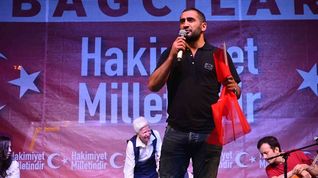 Eski milli futbolcu Ümit Karan, 15 Temmuz ihanet girişiminin ardından demokrasi nöbetlerine katılmıştı.