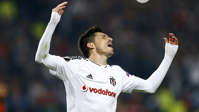 Beşiktaş'ın geçen sezon ki şampiyonluğunda büyük pay sahibi olan Jose Sosa, Milan'a transfer oldu. 