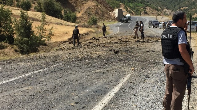 Hizan'da teröristlerce yola döşenen el yapımı patlayıcı askeri aracın geçişi sırasında infilak ettirildi. 