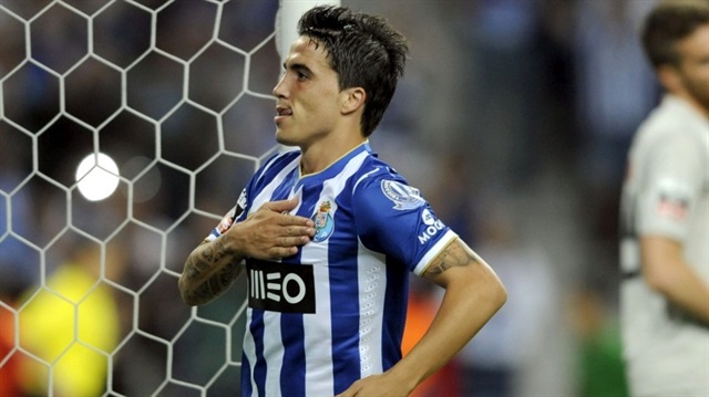 Galatasaray'ın anlaşmaya vardığı Josue için Porto'ya kiralama bedeli ödemeyeceği belirtildi.