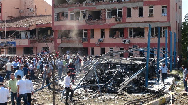 PKK'lı teröristlerce düzenlenen alçak saldırıda 3 polis şehit oldu. 