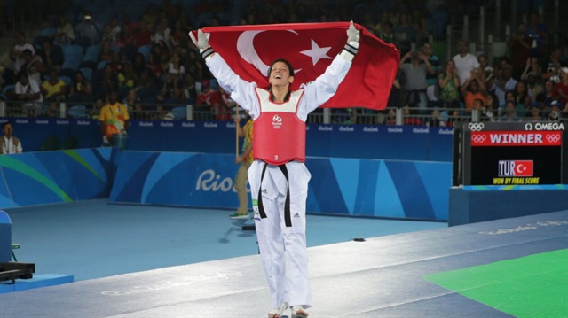 Milli tekvandocu Nur Tatar, kadınlar 67 kiloda Olimpiyat üçüncüsü oldu.